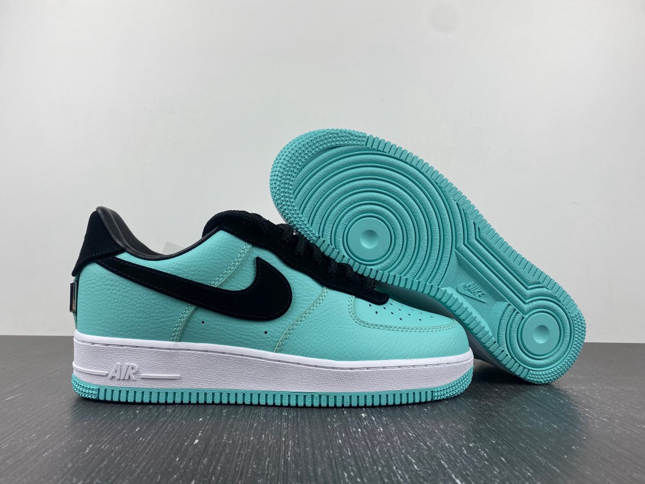 T*f*ny & Co. x Nike Air Force 1 Low DZ1382-002